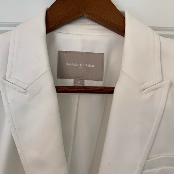 Banana Republic Women’s Blazer - Picture 2 of 4